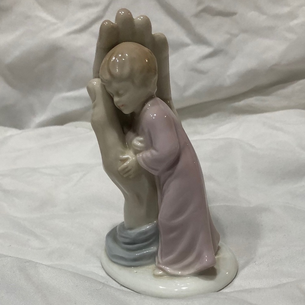 Roman Palm Of My Hand Isaiah 49:15 Figurine 1983